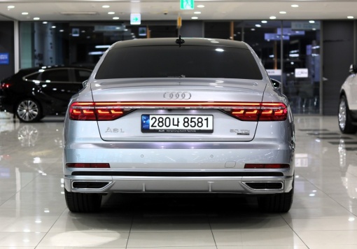 Audi A8 (D5)