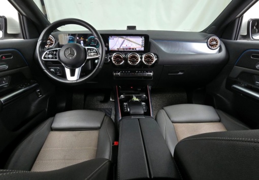 Mercedes-Benz EQA-H243