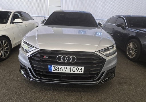 Audi S8 (D5)