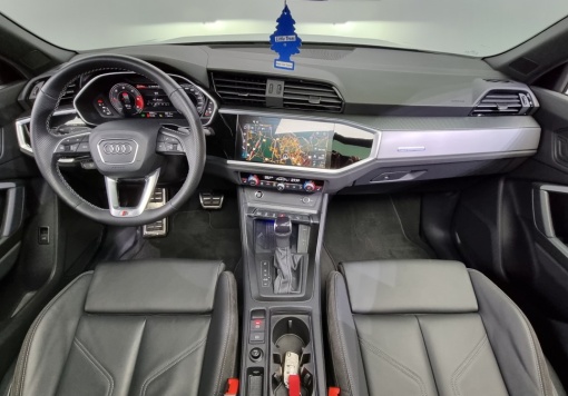 Audi Q3 (F3)