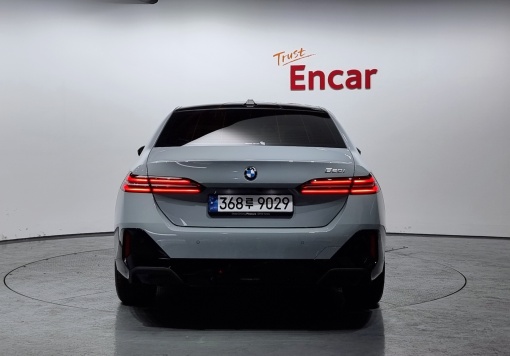 BMW 5 Series (G60)