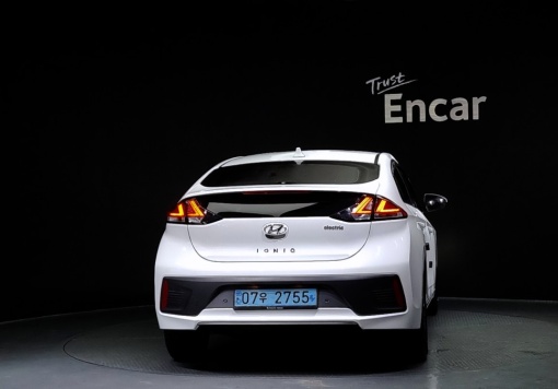 Hyundai The new Ioniq electric