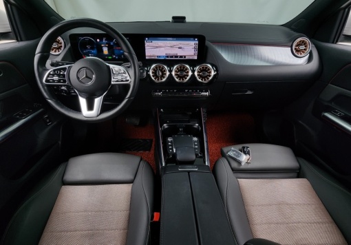 Mercedes-Benz EQA-H243