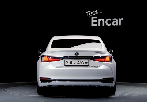 Lexus ES300h 7th generation