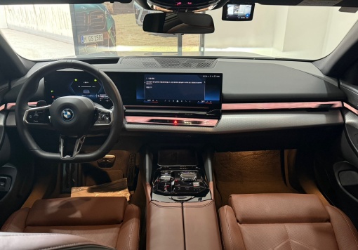 BMW i5 (G60)