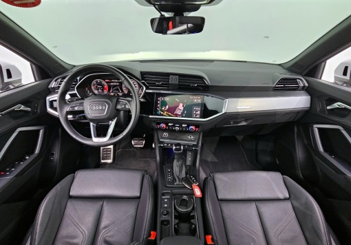 Audi Q3 (F3)