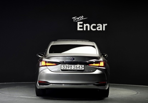 Lexus ES300h 7th generation