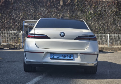 BMW i7 (G70)