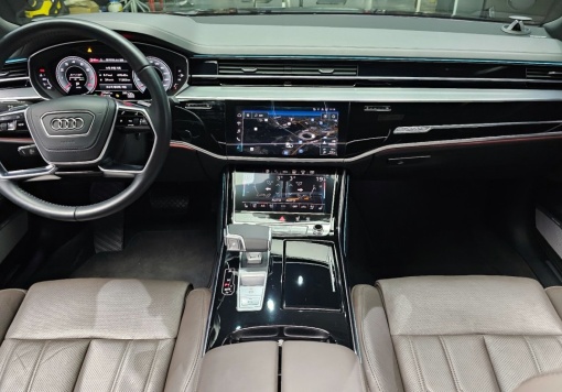 Audi A8 (D5)