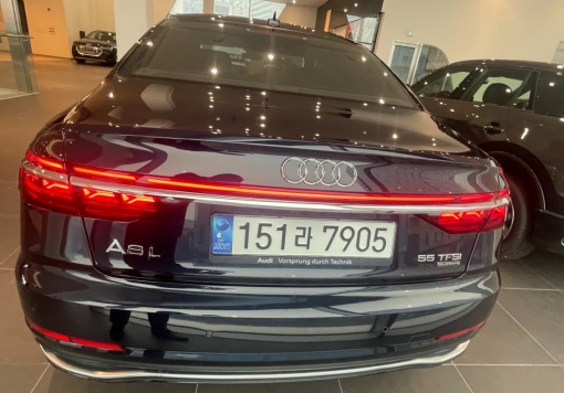 Audi A8 (D5)