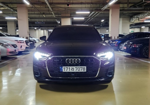 Audi A8 (D5)