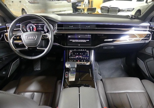 Audi A8 (D5)