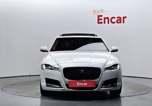 Jaguar XF (X260)