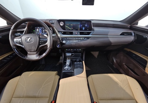 Lexus ES300h 7th generation