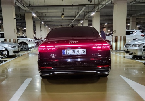 Audi A8 (D5)