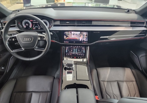 Audi A8 (D5)