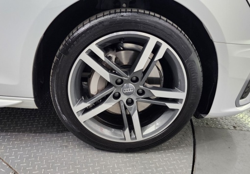 Audi A4 (B9)