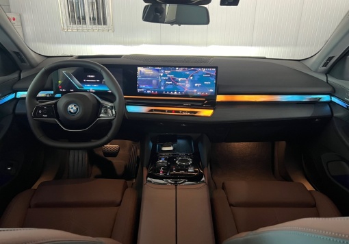 BMW i5 (G60)