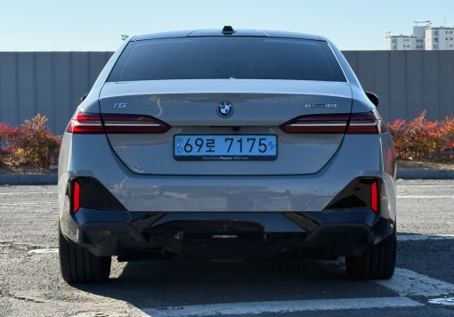 BMW i5 (G60)