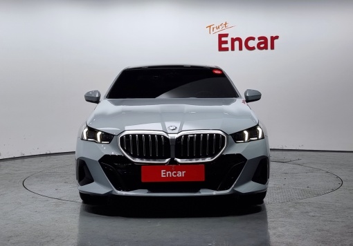 BMW 5 Series (G60)