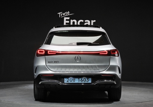 Mercedes-Benz EQA-H243