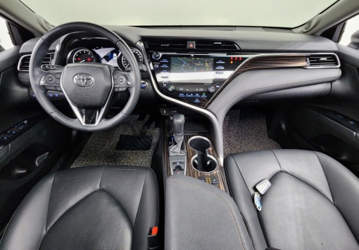 Toyota Camry (XV70)