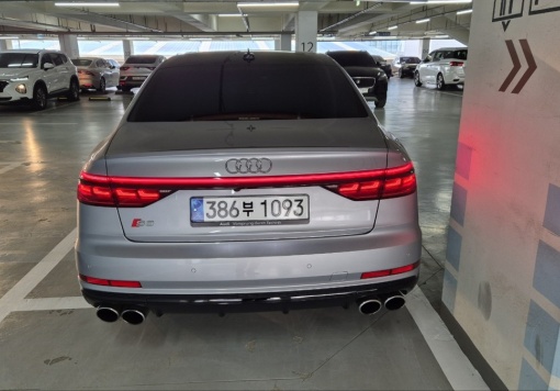 Audi S8 (D5)