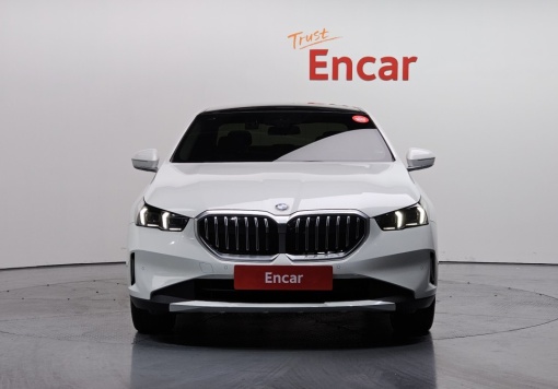 BMW 5 Series (G60)