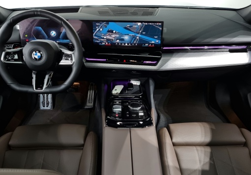 BMW 5 Series (G60)