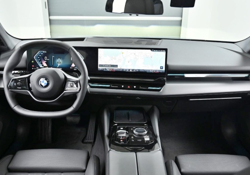BMW 5 Series (G60)