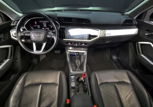 Audi Q3 (F3)