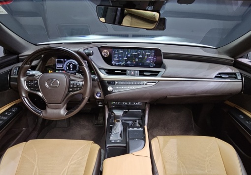 Lexus ES300h 7th generation