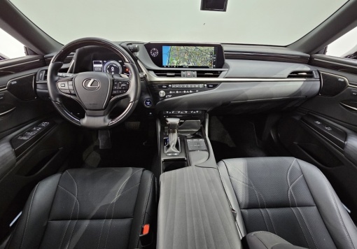 Lexus ES300h 7th generation