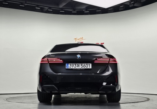 BMW 5 Series (G60)