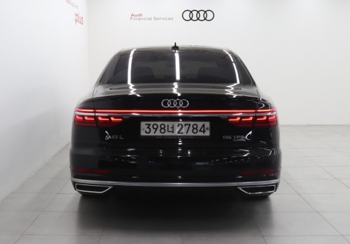 Audi A8 (D5)