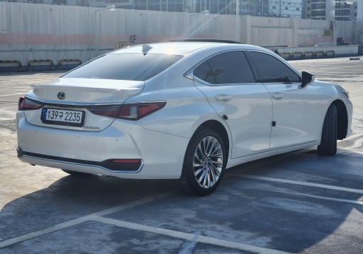 Lexus ES300h 7th generation