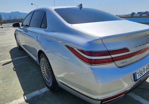 Genesis G90