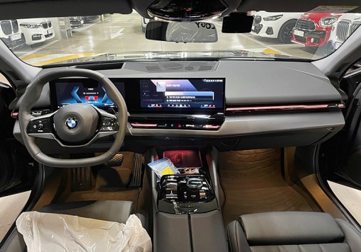 BMW 5 Series (G60)
