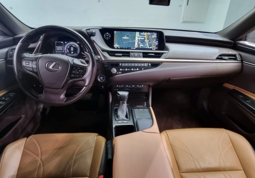 Lexus ES300h 7th generation