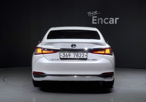 Lexus ES300h 7th generation