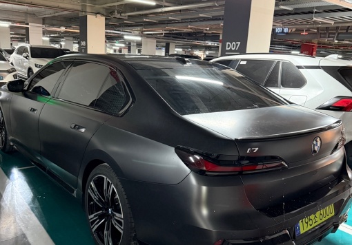 BMW i7 (G70)