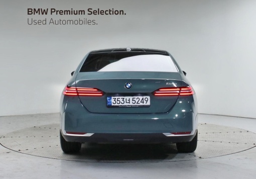 BMW 5 Series (G60)