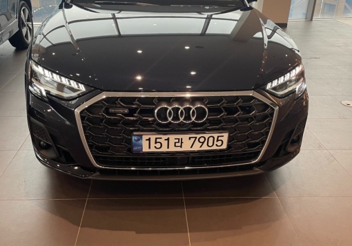 Audi A8 (D5)