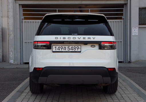 Land rover discovery 5