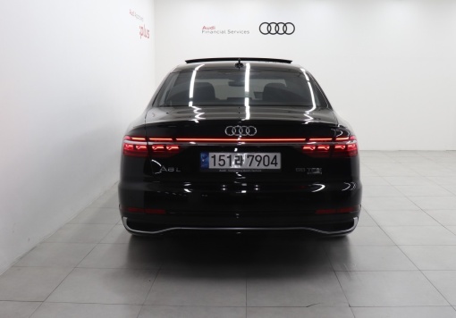 Audi A8 (D5)