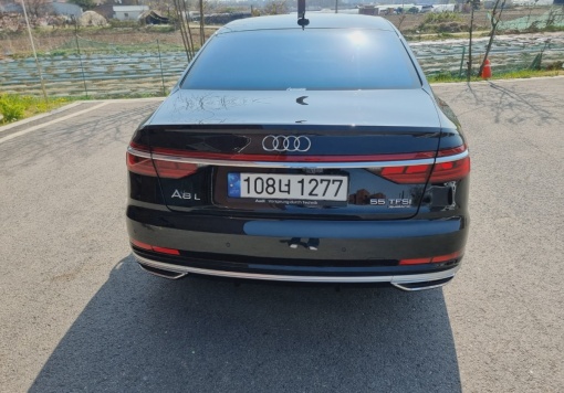 Audi A8 (D5)