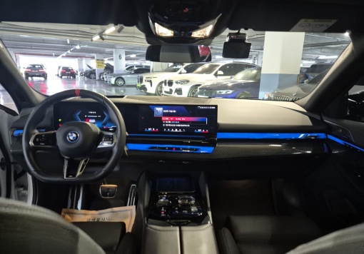 BMW i5 (G60)