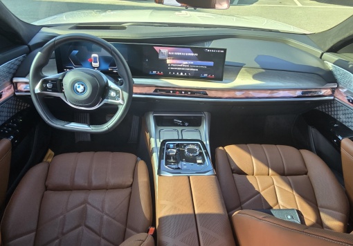 BMW i7 (G70)