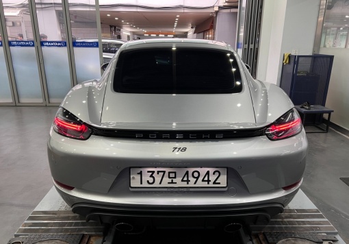 Porsche 718 Cayman