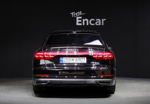 Audi A8 (D5)